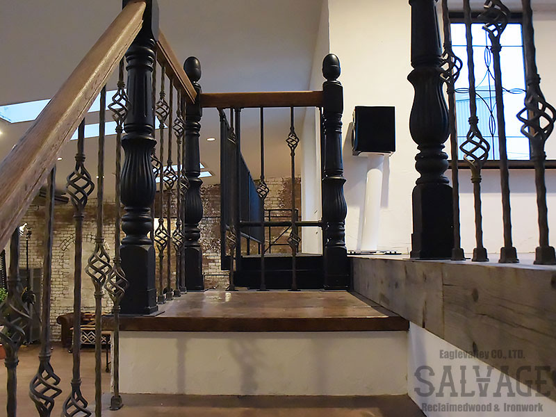 スタジオ施工例　5-08　ロフト階段　手摺り　アイアンブラケット