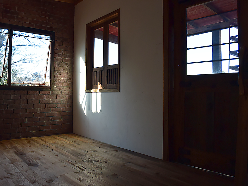 トレーラーハウス施工例　1-08　ブルーステインの床