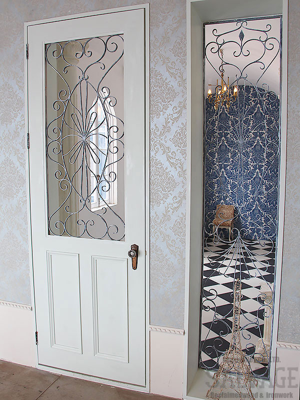 スタジオ施工例　6-46　オーダードア　アイアン面格子