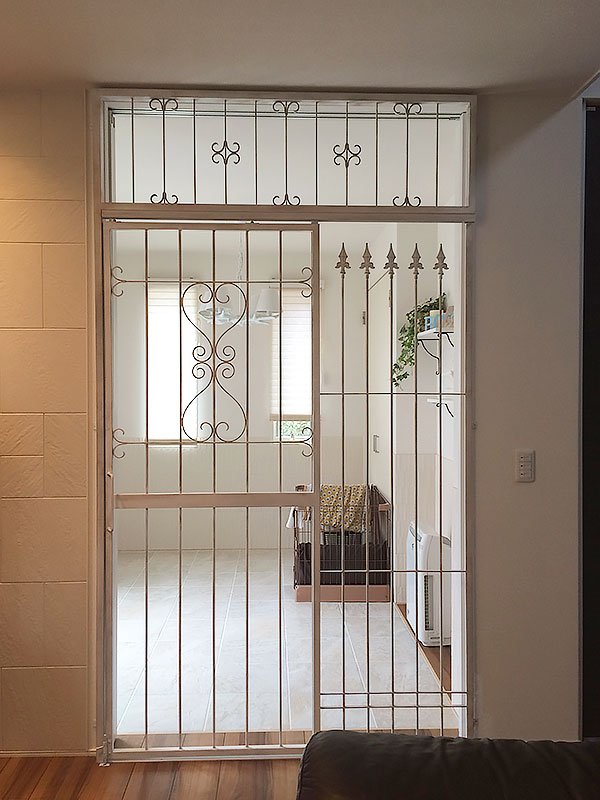 住宅施工例　4-01　アイアンペットゲート