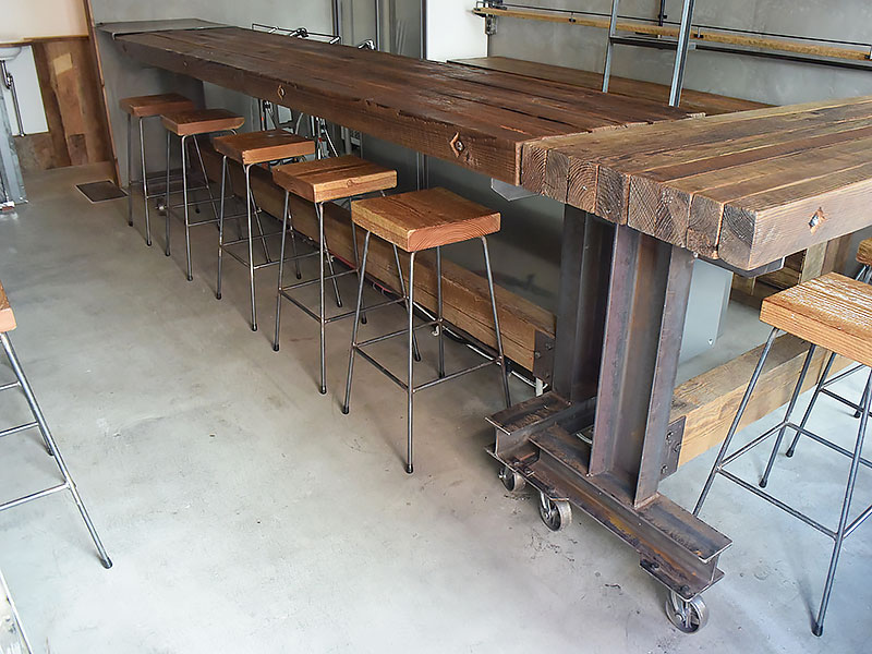店舗施工例　3-08　古材カウンターテーブルとスツール