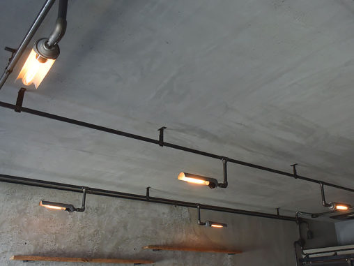 店舗施工例　3-19　インダストリアル照明　ガス管照明